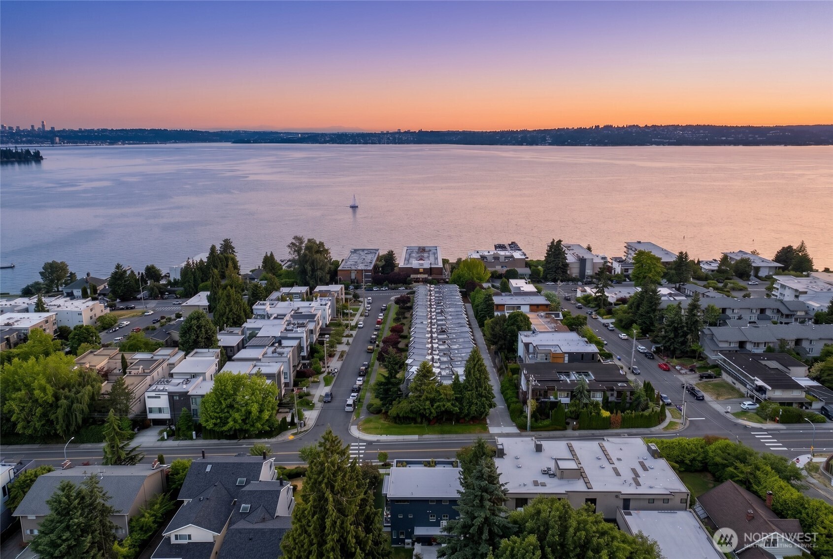 Photo of 6304 Lakeview Drive, Kirkland, WA 98033