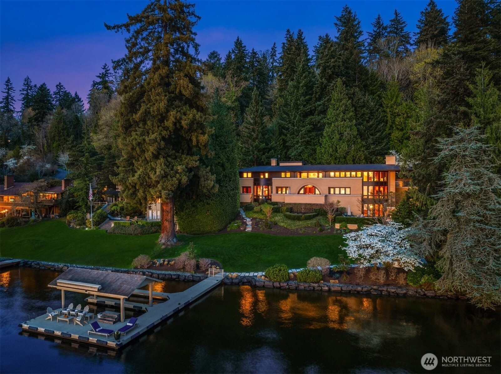 Photo of 415 Shoreland Drive SE, Bellevue, WA 98004