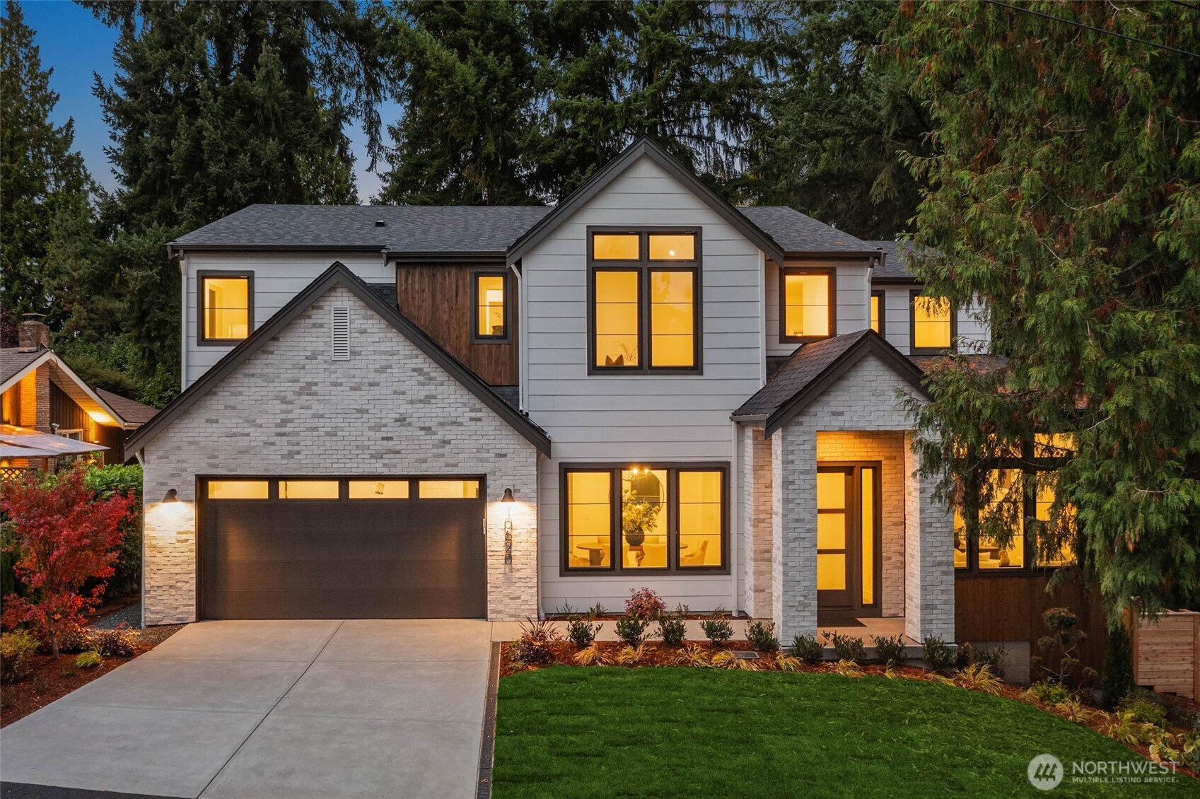 Photo of 10620 NE 28th Place, Bellevue, WA 98004