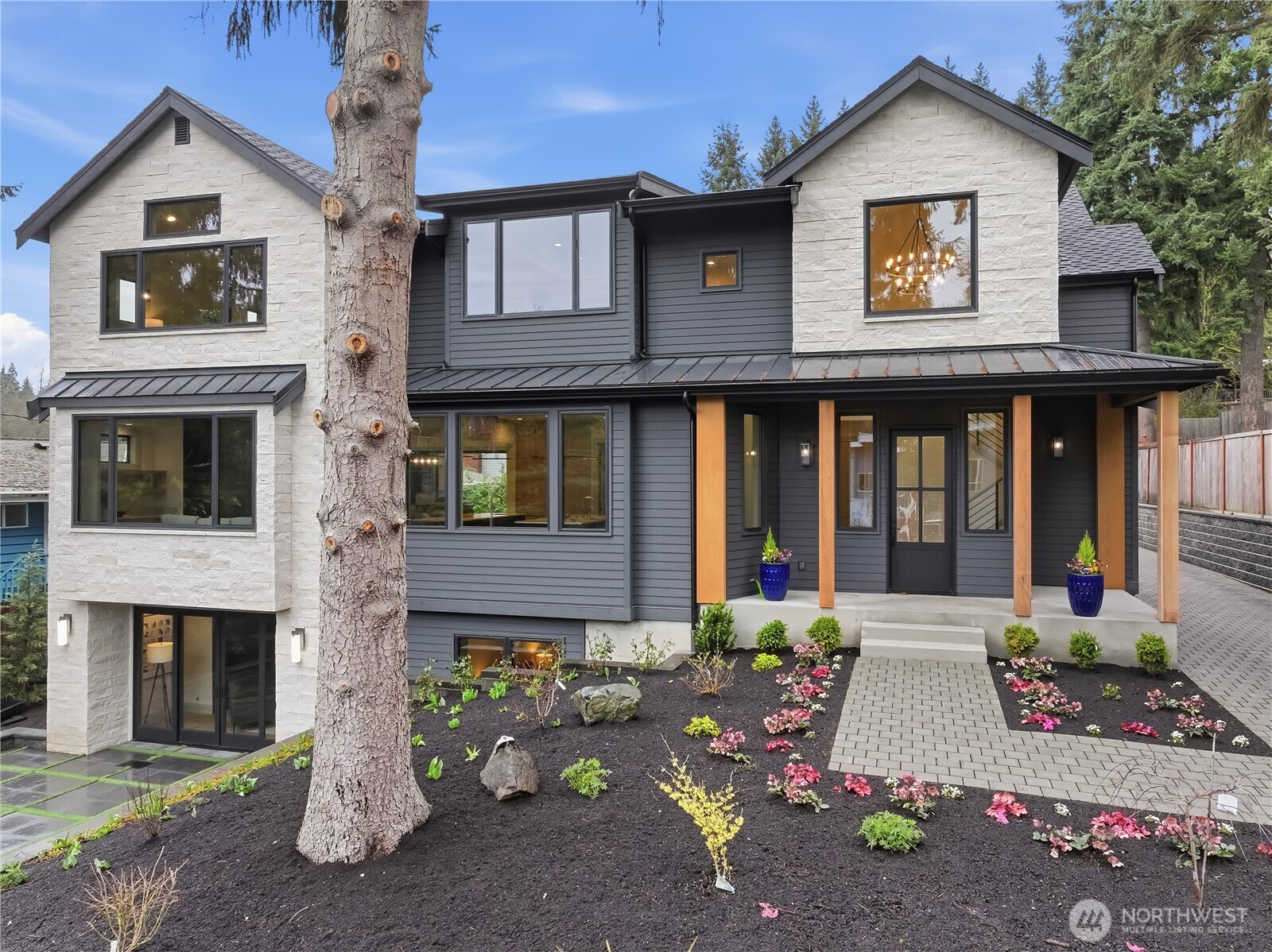 Photo of 10710 SE 16th Street, Bellevue, WA 98004