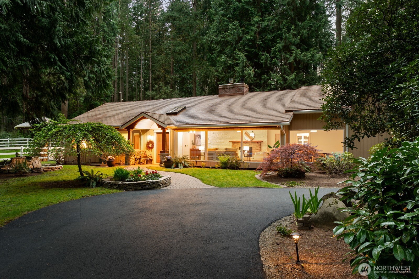 Photo of 16 Bridlewood Circle, Kirkland, WA 98033