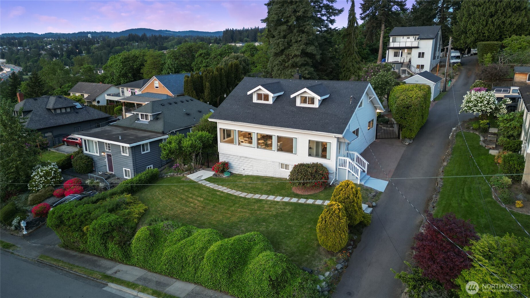 Photo of 420 Renton Avenue S, Renton, WA 98057