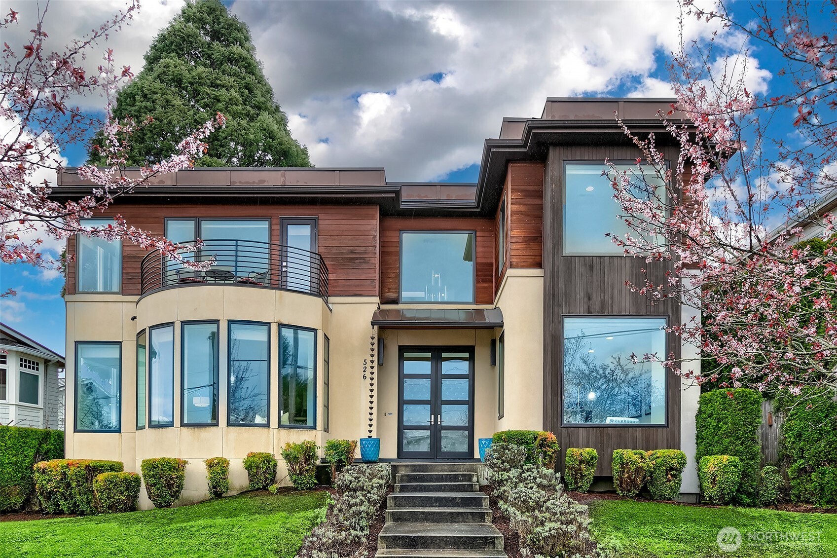 Photo of 526 14th Avenue W, Kirkland, WA 98033
