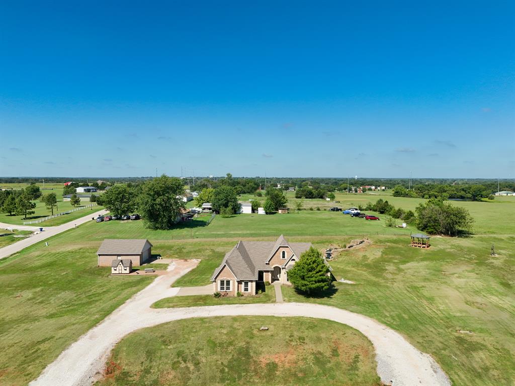 Photo of 404 W Lakeview Drive, Tecumseh, OK 74873
