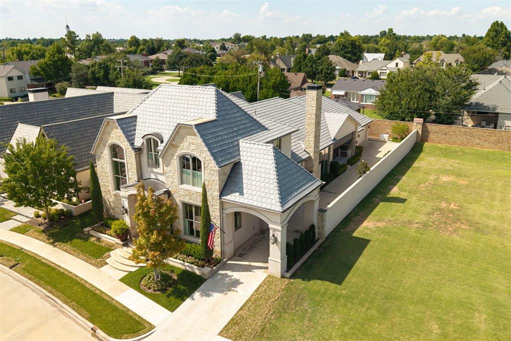 Photo of 1121 Cumberland Court, Nichols Hills, OK 73116