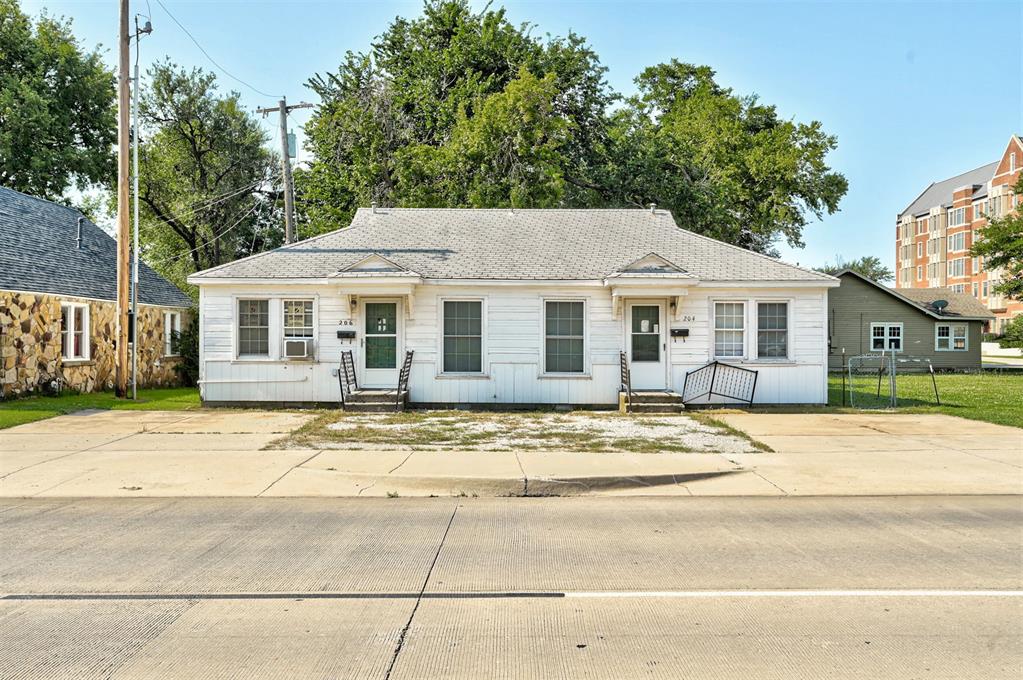 Photo of 204 E Lindsey Street, Norman, OK 73069