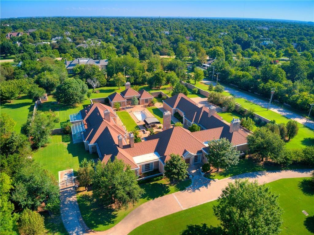 Photo of 1701 Drury Lane, Nichols Hills, OK 73116