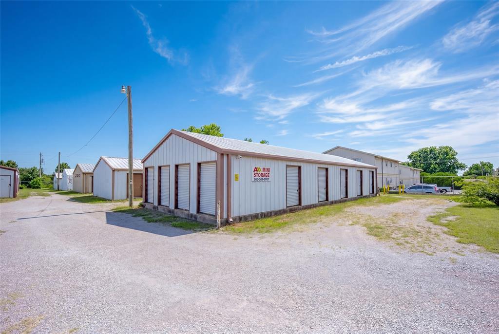 Photo of 704 Hallmark Boulevard, Purcell, OK 73080