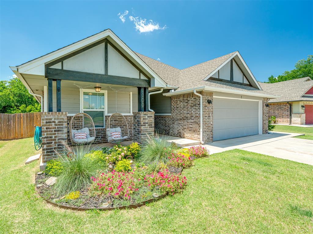 Photo of 300 Mountain Laurel Way, Noble, OK 73068