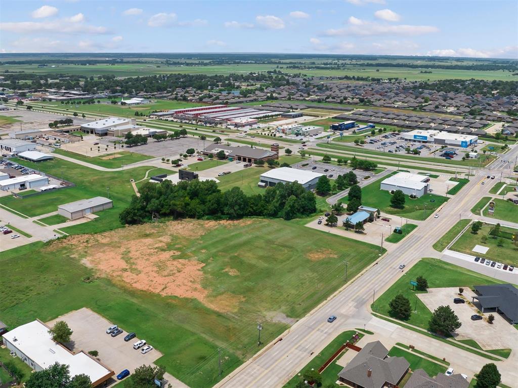 Photo of 301 S Yukon Parkway, Yukon, OK 73099