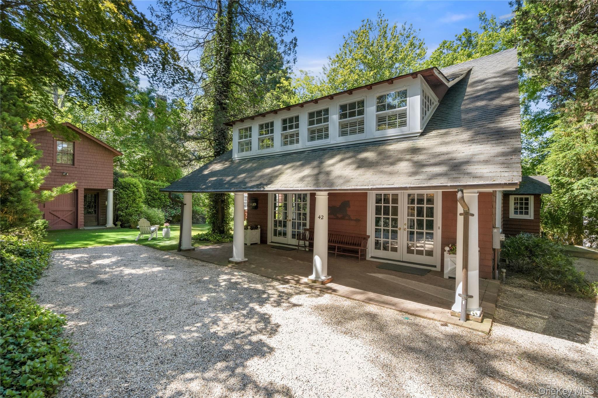 Photo of 42 Hillcrest Avenue, Roslyn, NY 11576