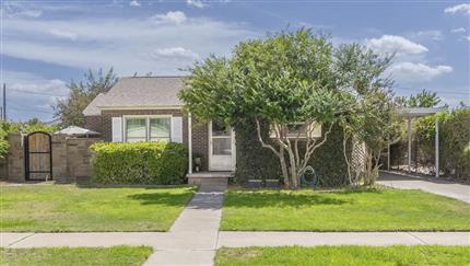 Photo of 417 Ridgewood Rd, Kermit, TX 79745