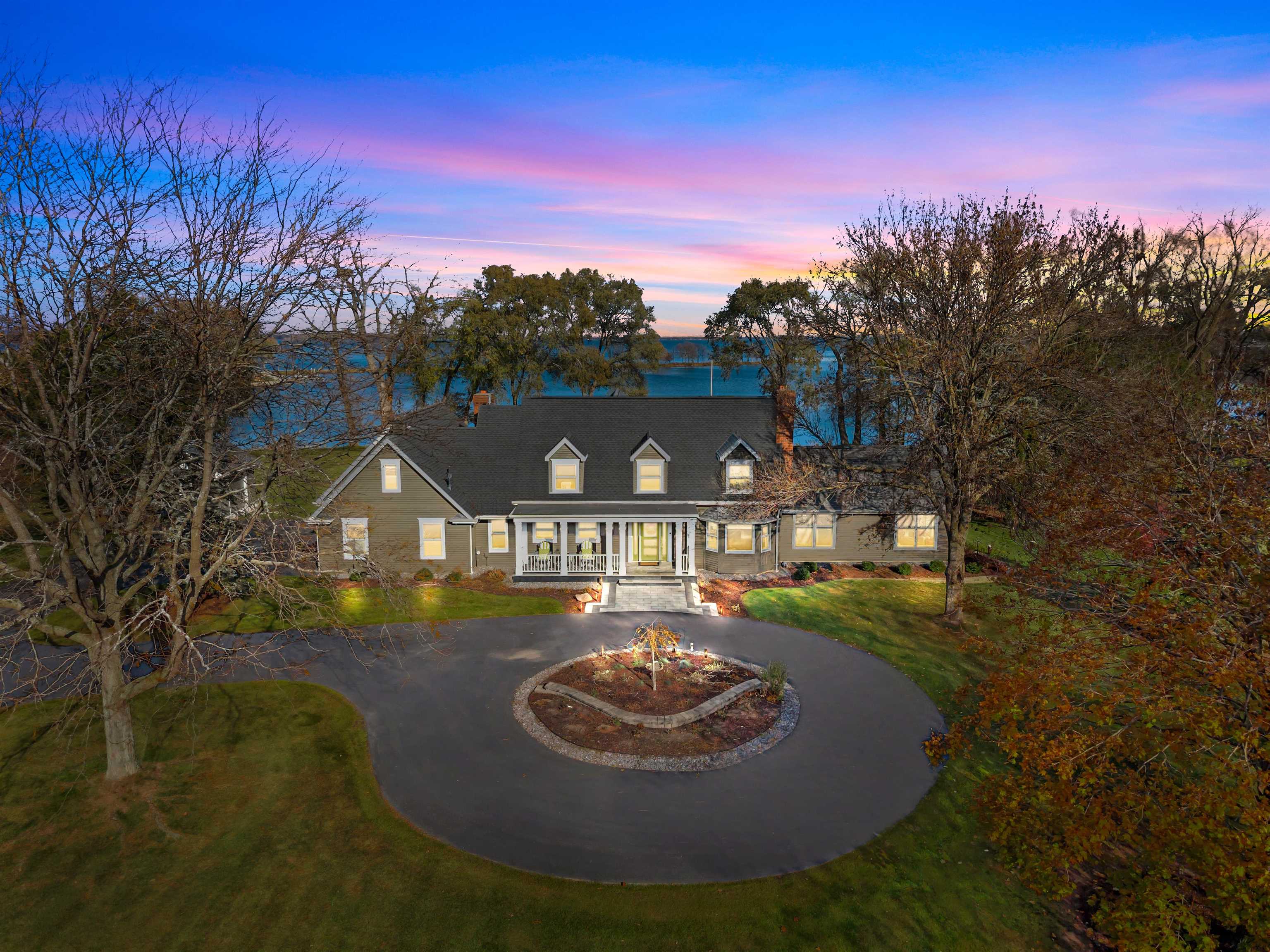 Photo of 104 LIMEKILN Drive, NEENAH, WI 54952