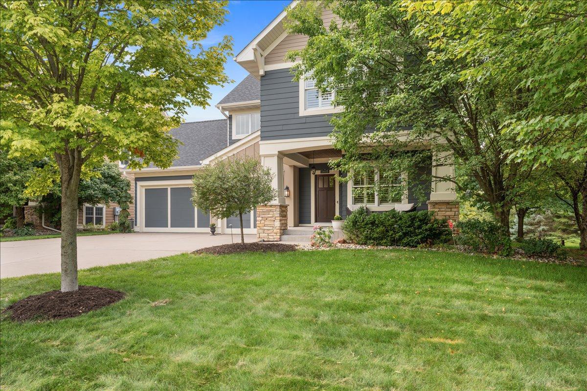 Photo of 11605 Ivywood Trail, Woodbury, MN 55129