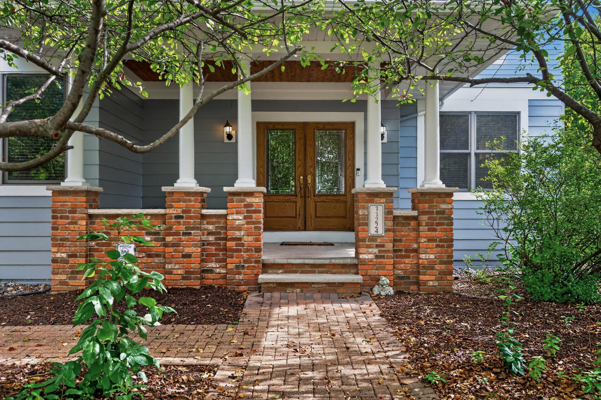 Photo of 11224 Halstead Trail, Woodbury, MN 55129