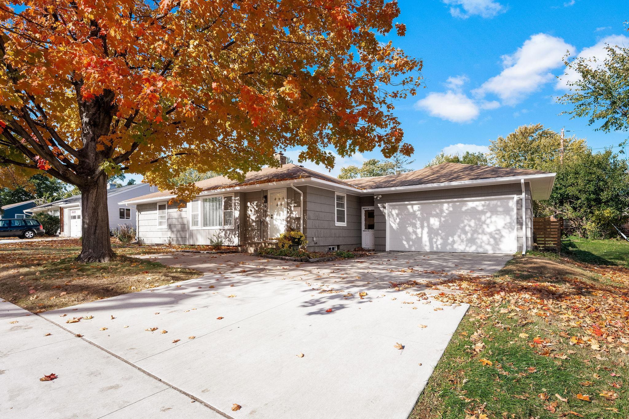 Photo of 8016 Cedar Lake Road S, Saint Louis Park, MN 55426