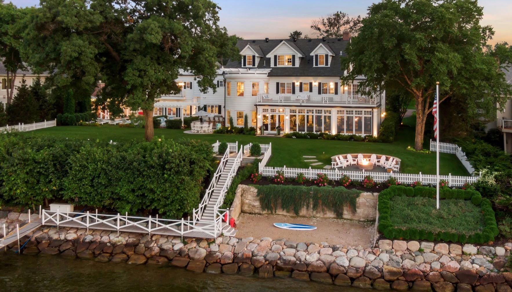 Photo of 20100 Lakeview Avenue, Deephaven, MN 55331