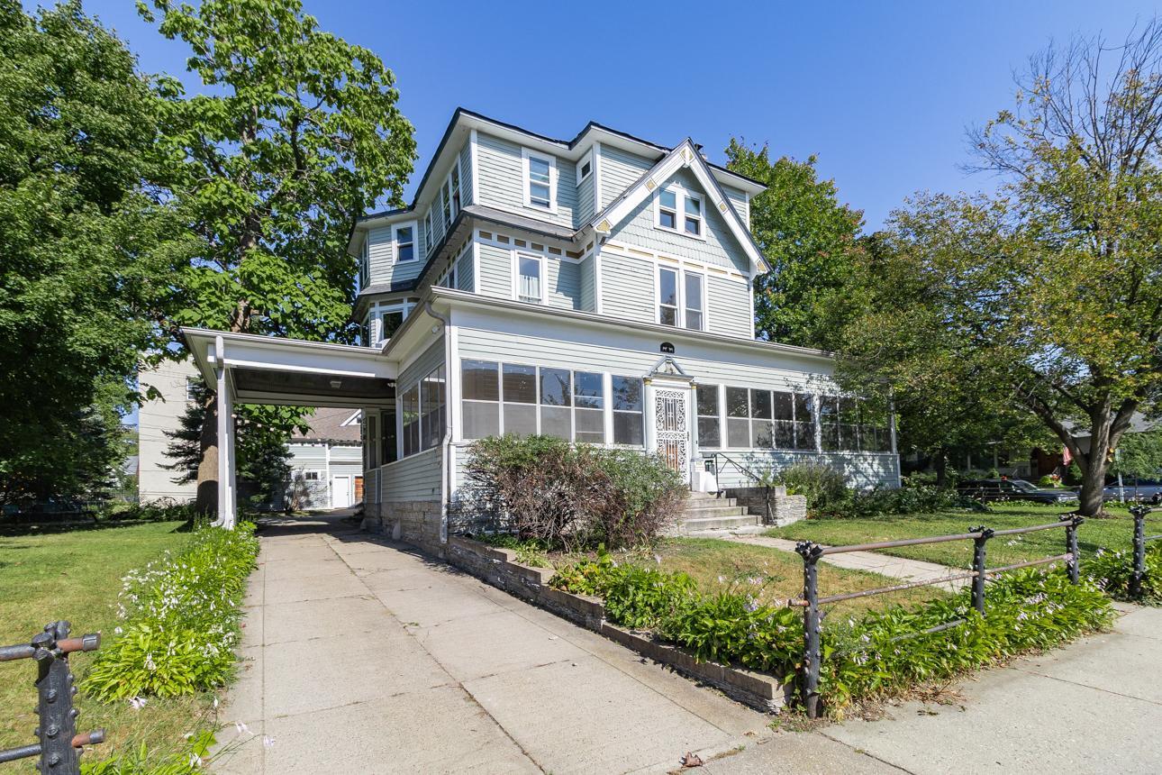 Photo of 565 Holly Avenue, Saint Paul, MN 55102