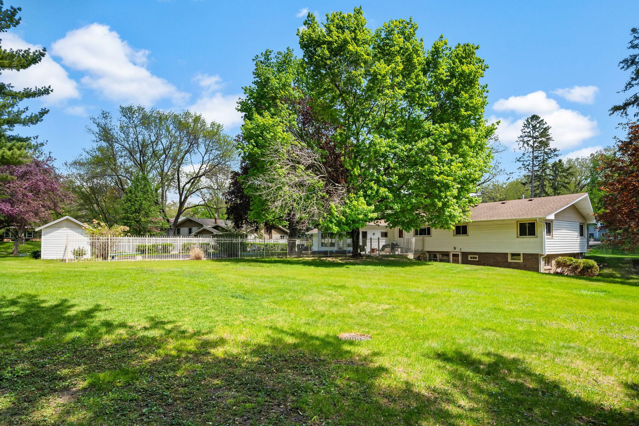 Photo of 1125 Oakview Lane N, Plymouth, MN 55441