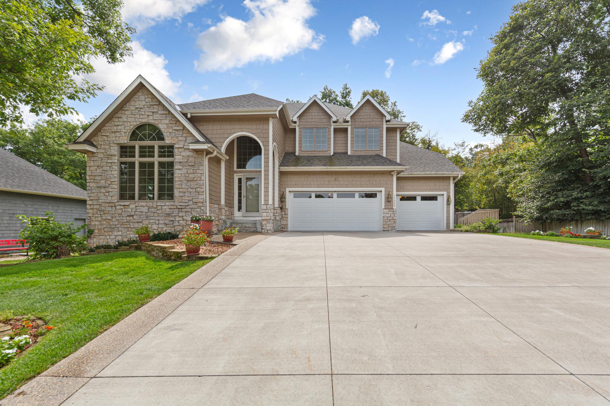 Photo of 13985 42nd Avenue N, Plymouth, MN 55446