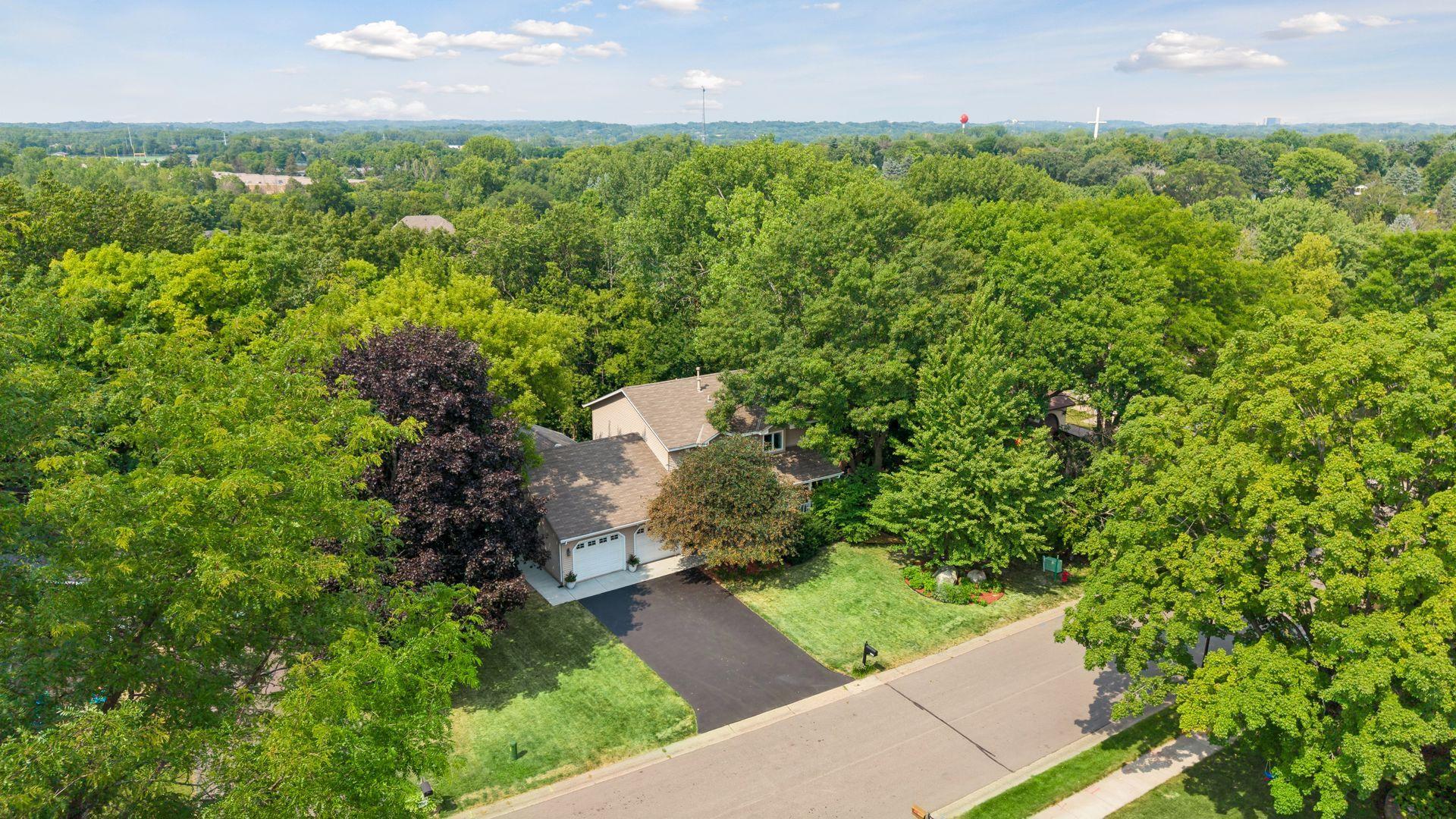 Photo of 15385 Morraine Way, Eden Prairie, MN 55347