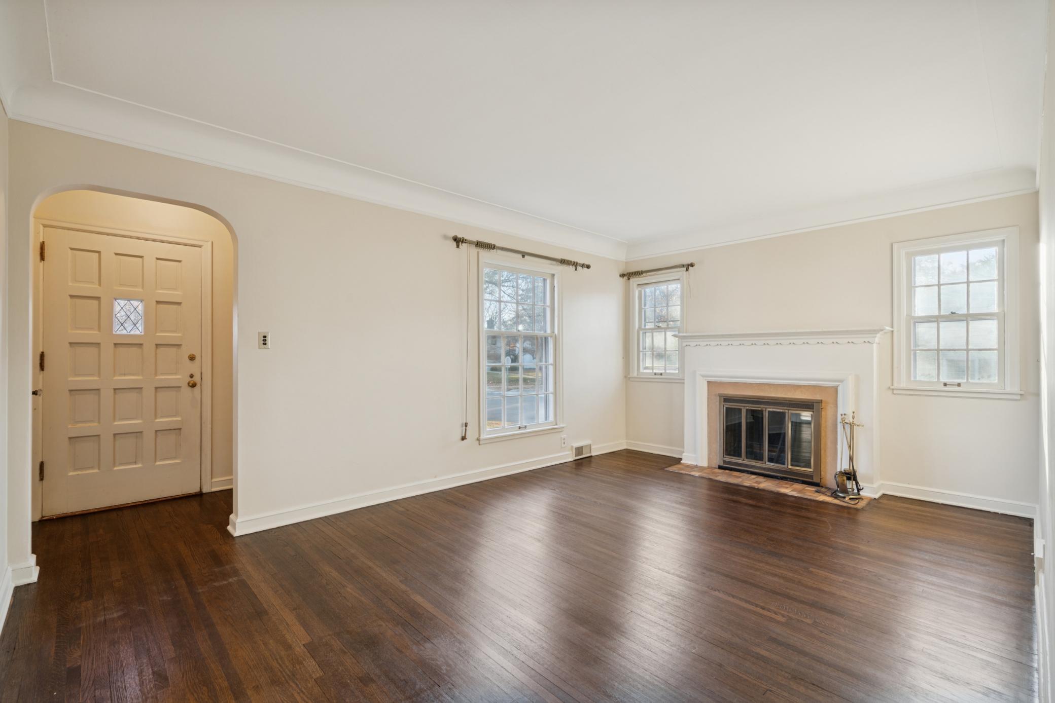 Photo of 4050 Wooddale Avenue S, Saint Louis Park, MN 55416