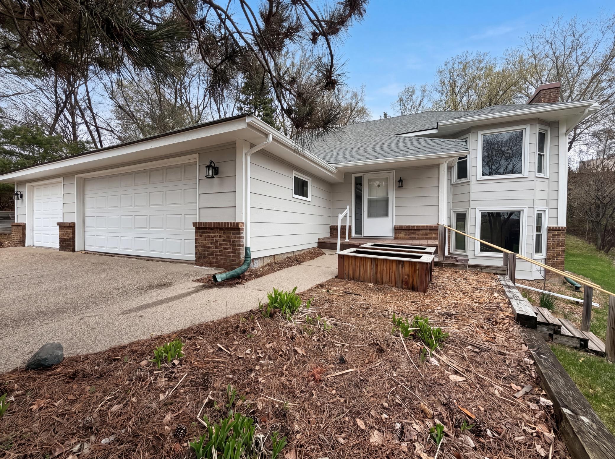 Photo of 6475 Grandview Drive, Eden Prairie, MN 55346