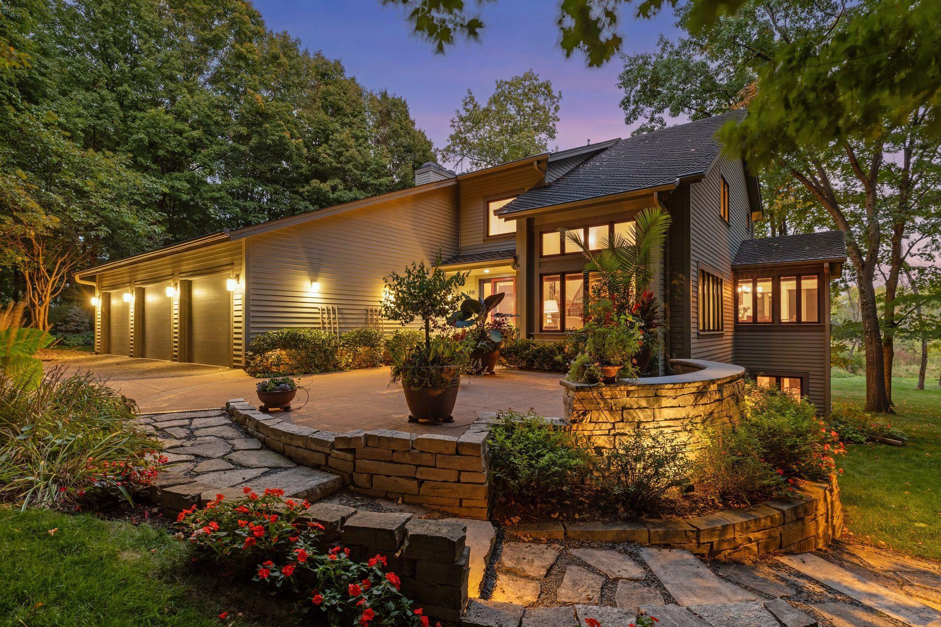 Photo of 100 Black Oaks Lane N, Plymouth, MN 55391