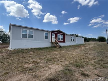 Photo of 1038 County Road 329, Floresville, TX 78114