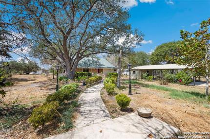 Photo of 106 hickory, Floresville, TX 78114