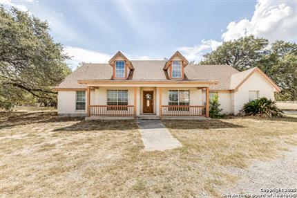 Photo of 206 Tipperary Lane, Floresville, TX 78114