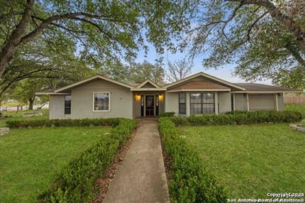 Photo of 610 Blue Bonnet, Floresville, TX 78114