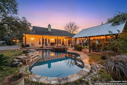 Photo of 805 Paddy, Floresville, TX 78114