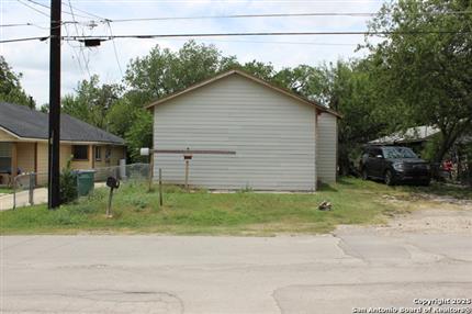Photo of 365 N San Gabriel Ave, San Antonio, TX 78237