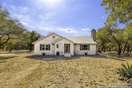 Photo of 127 Scenic Oak, Floresville, TX 78114