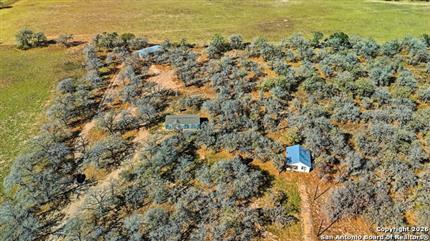 Photo of 843 County Road 331, Floresville, TX 78114