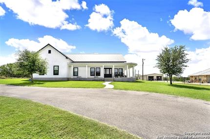 Photo of 149 County Road 256, Floresville, TX 78114