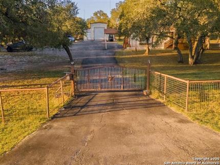Photo of 1218 Eagle Creek, Floresville, TX 78114