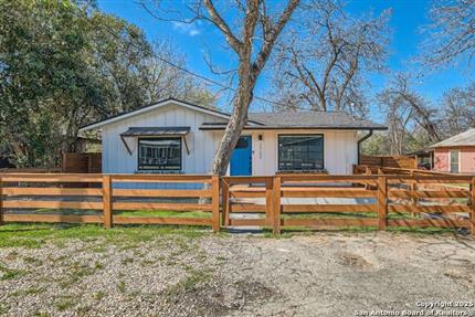 Photo of 1722 Lee, New Braunfels, TX 78130