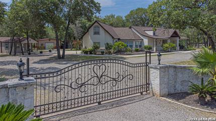 Photo of 323 SHANNON RIDGE, Floresville, TX 78114