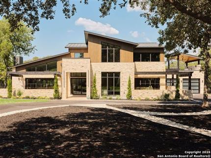 Photo of 353 Lakeview Blvd, New Braunfels, TX 78130