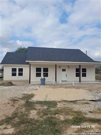 Photo of 374 County Road 124, Floresville, TX 78114