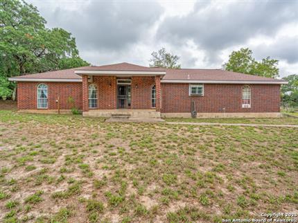 Photo of 1026 Eagle Creek Dr, Floresville, TX 78114