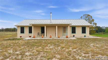 Photo of 142 Chaparral, Floresville, TX 78114