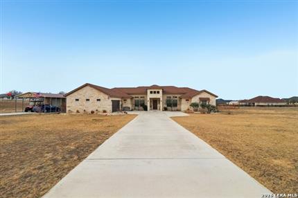 Photo of 311 Abrego Lake, Floresville, TX 78114