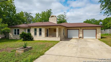 Photo of 1607 7th, Floresville, TX 78114