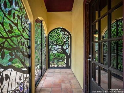 Photo of 18111 Lake Shore, Helotes, TX 78023