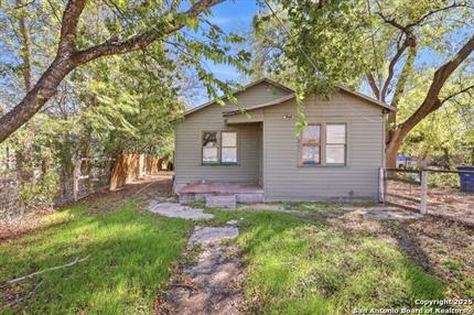 Photo of 1825 W Mill, New Braunfels, TX 78130