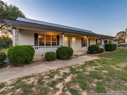 Photo of 429 Ringaskiddy, Floresville, TX 78114