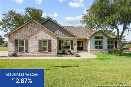 Photo of 100 W Ashton, Floresville, TX 78114